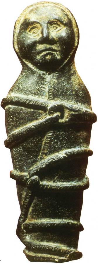 statuette de bebe ammaillote - Troyes.jpg